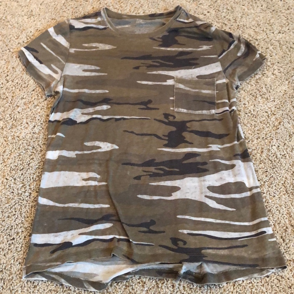 camo short sleeve tee with pocket